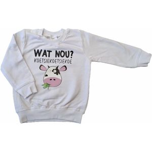 Witte baby sweater met ""Wat nou? Koetsiekoetsiekoe"" - maat 68 - koe, koeien, babyshower, zwanger, cadeautje, kraamcadeau, grappig, geschenk, baby, tekst, truitje, trui, babytruitje, koetje, koetsie