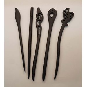 zwart haarstokken hout 5 verschillende 1x vlinder, 1x recht, 3x verschillende siervormen - haarpin - haarstok - haarstokje - houten haarsieraden - houten haaraccessoires - houten haarproducten - natuurlijke haarproducten - vrouwelijke haarpinnen