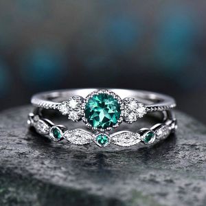 2 trendy ringen | Zilverkleurig | Groene stenen | Vrouwen | Maat 56