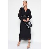 Trendyol Zwarte A-Lijn Geplooide Maxi-Jurk Met Ceintuur En Gevoerde Chiffon, Vloeiende Geweven Jurk Twoaw24El00471