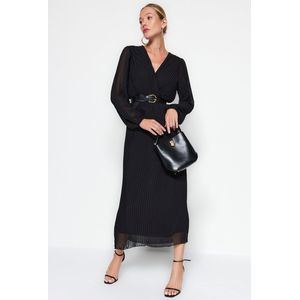 Trendyol Zwarte A-Lijn Geplooide Maxi-Jurk Met Ceintuur En Gevoerde Chiffon, Vloeiende Geweven Jurk Twoaw24El00471
