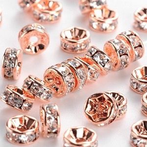 Rhinestone spacer beads, rose goud met heldere chatons, 8x4mm. Verkocht per 100 stuks !