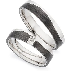 Sierlijke carbon ringen met titanium met 3 briljanten