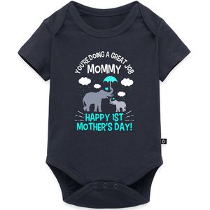 Eerste Moederdag | Jij Doet Het Geweldig Mama | Happy 1st Mothers Day Baby Rompertje Met Korte Mouwen
