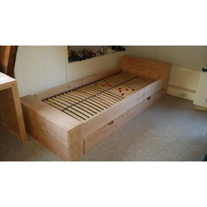 Bed ''Block'' van Douglas hout eenpersoonsbed met 1 grote lade 90x200cm