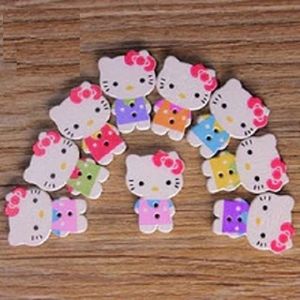 Houten knopen, 25x18mm met 2 rijggaten van ca. 1mm. Hello Kitty. Per 100 stuks in verschillende kleuren.