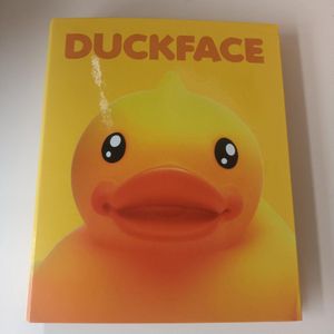 Duckface Duck Face Ringband Ringmap Klapper 4-rings Geel Lannoo Graphics