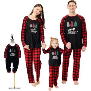 Allecto Plus - Kerstpyjama set voor dames, heren, kinderen en peuters met kerstboomprint