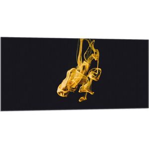 WallClassics - Vlag - Gele Rookwolk tegen Zwarte Achtergrond - 100x50 cm Foto op Polyester Vlag