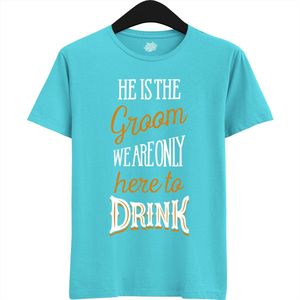 He Is The Groom | Vrijgezellenfeest Cadeau Man - Groom To Be Bachelor Party - Grappig Bruiloft En Bruidegom Bier Shirt - T-Shirt - Unisex - Atoll - Maat M