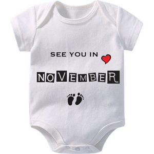 Hospitrix Baby Rompertje met Tekst Coming soon November | Korte Mouw | Cadeau voor Zwangerschap | Bekendmaking | Aankondiging | Aanstaande Moeder