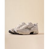 Mizuno - MXR Sport - Sneakers - Off-White/Zilver - Ademend Mesh en Leer