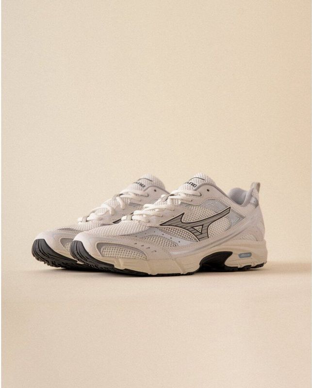 Mizuno - MXR Sport - Sneakers - Off-White/Zilver - Ademend Mesh en Leer