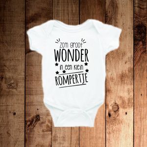 Romper met tekst 'Zo'n Groot Wonder in een Klein Rompertje' | Kraamcadeau | Babykleding - maat 56