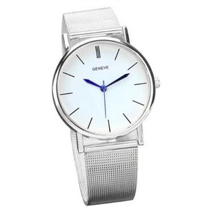 2018 Trend horloge stainless steel zilverkleurig met witte wijzerplaat en blauwe wijzers in kadoverpakking