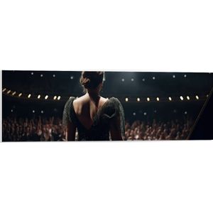 PVC Schuimplaat - Vrouw - Muziek - Podium - Publiek - Jurk - Mensen - Piano - 90x30 cm Foto op PVC Schuimplaat (Met Ophangsysteem)