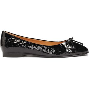 Lacquered ballerinas with rounded nose
