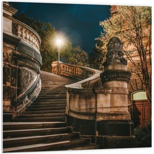 PVC Schuimplaat- Trap in Stad in de Nacht - 100x100 cm Foto op PVC Schuimplaat
