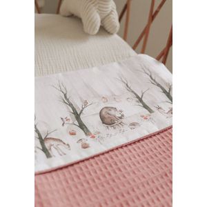 Babydeken bosdieren - wiegdeken 75x100cm - beer - hertje - natuurlijk - oud roze - meisje - newborn