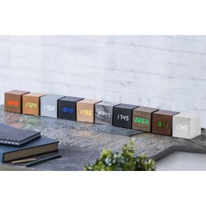 Gingko Cube click clock Alarmklok - Beuken/LED Groen