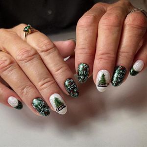 Allecto plus - Valse kerstnagels set van 24 stuks, kerstboom design, nepnagels voor korte nagels - Geschikt voor vrouwen en meisjes