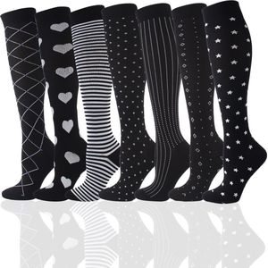 7 paar compressiekousen voor mannen en vrouwen (S/M), zwart-wit patroon compressiekousen voor hardlopen, sport, vliegen, reizen, fietsen