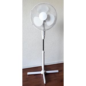 Statiefventilator Kinzo statiefventilator | zwenkfunctie | in hoogte verstelbaar: circa 105 t/m 128 cm | instelbare snelheid: 3 standen | diameter: circa 40 cm | vermogen: 40 Watt | heerlijk verkoelend