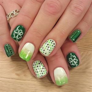 False Nails voor Sticking - 24 Stuks - St. Patricks Day Design - Druk op Nagels - Korte Groene Klavertjes Vier - Korte Vierkante Nepnagels voor Meisjes