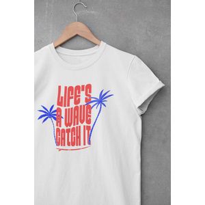 Shirt - Life's a wave - Outdoor Goeroe | Avontuur | Buitensport | Natuur | Wandelen | Mountainbike | Klimmen | Outdoor | Kamperen | Boulderen | Wit