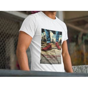 Ultras Voetbal T-shirt - Wij steunen geen club, wij leven ervoor - Supporters Lifestyle Wit Maat S