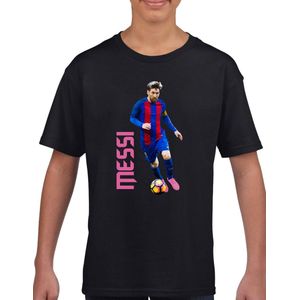 Messi - 10 - the goat - Kinder T-Shirt - Zwart text roze- Maat 98 /104 - T-Shirt leeftijd 3 tot 4 jaar - Grappige teksten - Cadeau - Shirt cadeau - verjaardag -