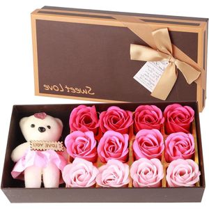 Allecto Plus - Roze Bloemblaadjes Zeepbeer in Geschenkdoos voor Valentijnsdag - Romantische Badzeep met Bloemengeur (Poeder)