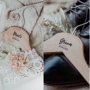 Bolletoet houten kledinghangers - bride & groom - trouwen
