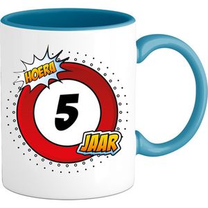 5 Jaar Verkeersbord Mok met tekst | Grappig Verjaardag Beker Cadeau | Bedrukte Koffie en Thee Mokken | Zwart | 330 ML