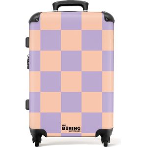 NoBoringSuitcases.com® - Koffer groot - Rolkoffer lichtgewicht - Paars met roze schaakbord print - Reiskoffer met 4 wielen - Grote trolley XL - 20 kg bagage