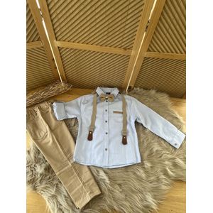 klassieke jongens kledij- vierdelige katoenen jongens set- licht blauw overhemd , verstelbare bretels en vlinderdas- kostuumbroek (beige) - feest outfit-bruidsjonkers-bruiloft-verjaardag-5 jaar maat 110