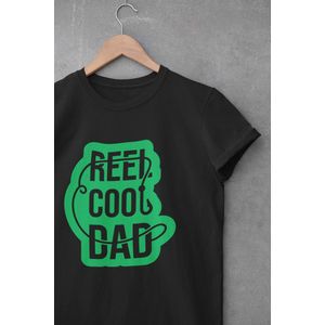 Shirt - Reel cool dad - Wurban Wear | Grappig shirt | Leuk cadeau | Unisex tshirt | Vissen | Grappig shirt voor vissers | Vis shirt | Visspullen | Kunstaas | Wit & Zwart
