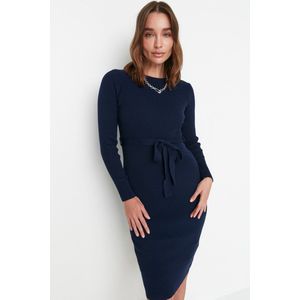 Trendyol Vrouwen Standaard mouw Ronde hals A-lijn Marineblauwe body-fit midi gebreide jurk met riem TWOAW22EL0009