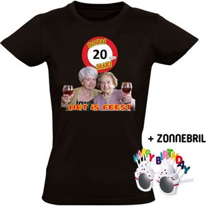 Hoera 20 jaar! Het is feest Dames T-shirt + Happy birthday bril - verjaardag - jarig - 20e verjaardag - oma - wijn - grappig