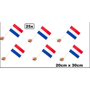 25x Zwaaivlaggetjes op stok Nederland 20cm x 30cm - Zwaai vlaggetjes EK WK thema feest voetbal festival uitdeel Holland
