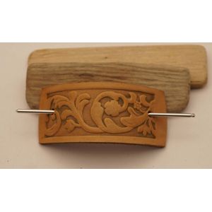 Beige leren haarspeld + haarstok bloem met slingerende bladeren - bloemen haarspeld - haarspeld bloempjes - bladeren haarspeld - bladeren haarspelden - natuurlijke haarspeld - duurzame haarspeld - stevige haarspeld - beige haarspeld - apart haarspeld