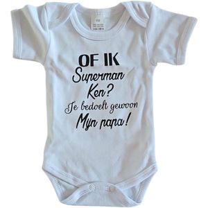 Baby romper met tekst ""Of ik Superman ken? Je bedoelt gewoon mijn papa!"" wit met zwarte bedrukking maat 92