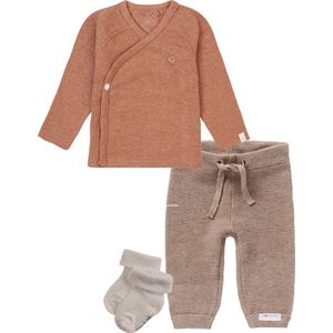 Noppies - Kledingset - 3 delig - Broek Grover Knit Taupe - Shirt Nanyuki Café au lait - 1 paar sokjes taupe - Maat 62