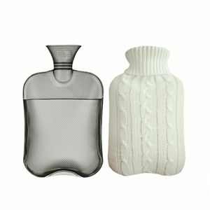 Warmwaterkruik - 31*19,5 cm - Warmwaterkruik met kabelgebreide hoes - Verwarmende warmwaterkruik - Inhoud van 2 L - Biedt ultieme warmte en comfort - Een onmisbaar item voor de winter