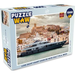 Puzzel Luxe jacht vaart voor de wijk Dalt Vila, Ibiza - Legpuzzel - Puzzel 1000 stukjes volwassenen