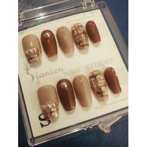 Sjanien Nail Studio Handgemaakte bruine ruitjes, parel versiering, middle Coffin, 10 stuks, maat S