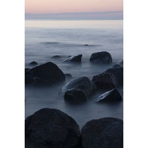 Dibond - Zee / Water - Strand in oranje / geel / blauw / beige / wit / zwart - 120 x 180 cm.