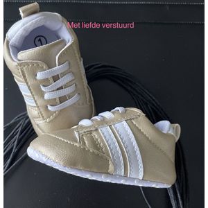 Babyschoen / Sneaker Goud met twee witte strepen 0 - 6 maanden