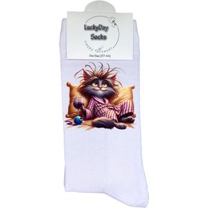 Wijn - Poes - Opkikker - Verjaardag cadeau - Grappige sokken - Leuke sokken - Hem haar sokken - Vrolijke sokken - Valentijn Cadeau - Moederdag - Vaderdag - Kater - Kat - Grappig cadeau - Kerst sokken - Sint cadeau - Socks maken Happy - 37-44