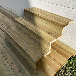 Buitentrap H54cm - 3 treden hout D29cm, B100cm MET optrede
